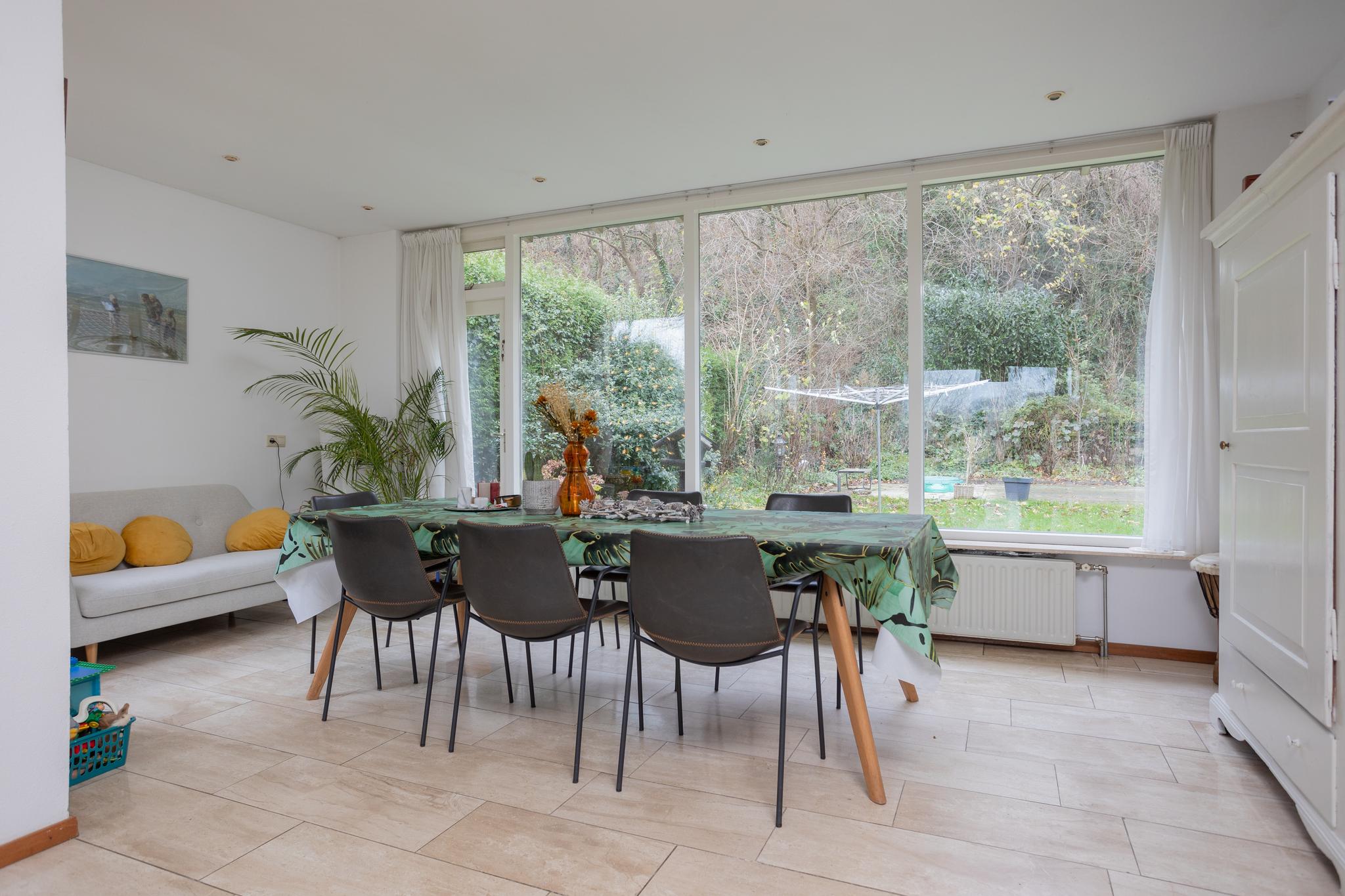 Eetkamer in de aanbouw