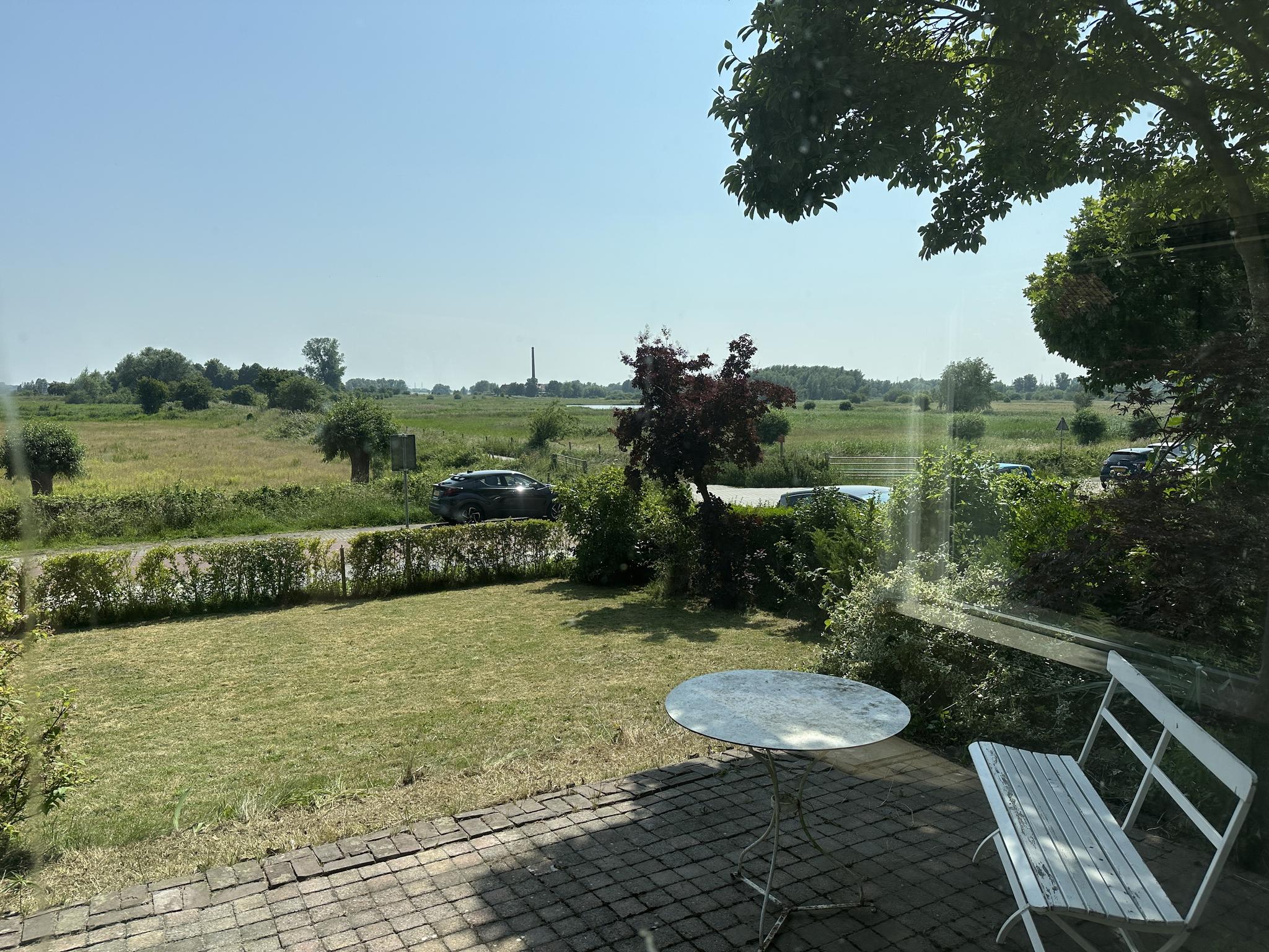 Uitzicht over de uiterwaarden