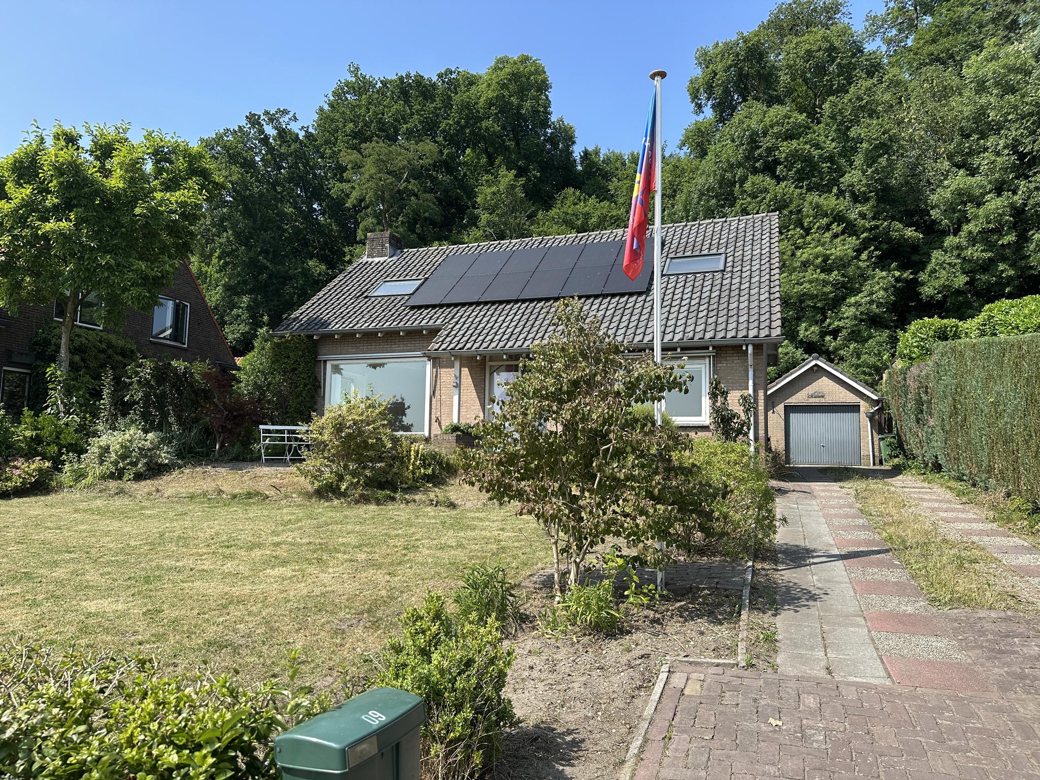 Voorzijde met garage